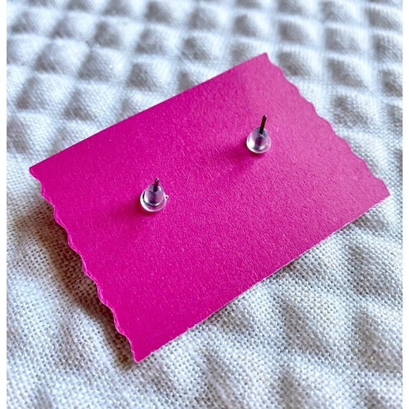 New Black Heart Retro 80s Style Stud Earrings - Picture 6 of 6